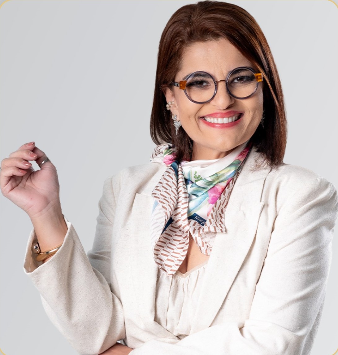 Raquel Queiroz Braga sorrindo
